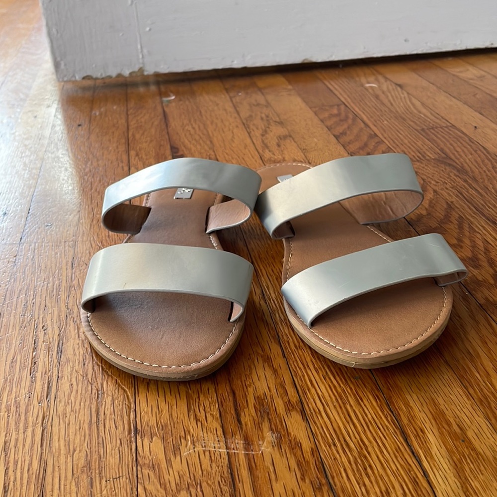 Sandals - Picture 1 of 3